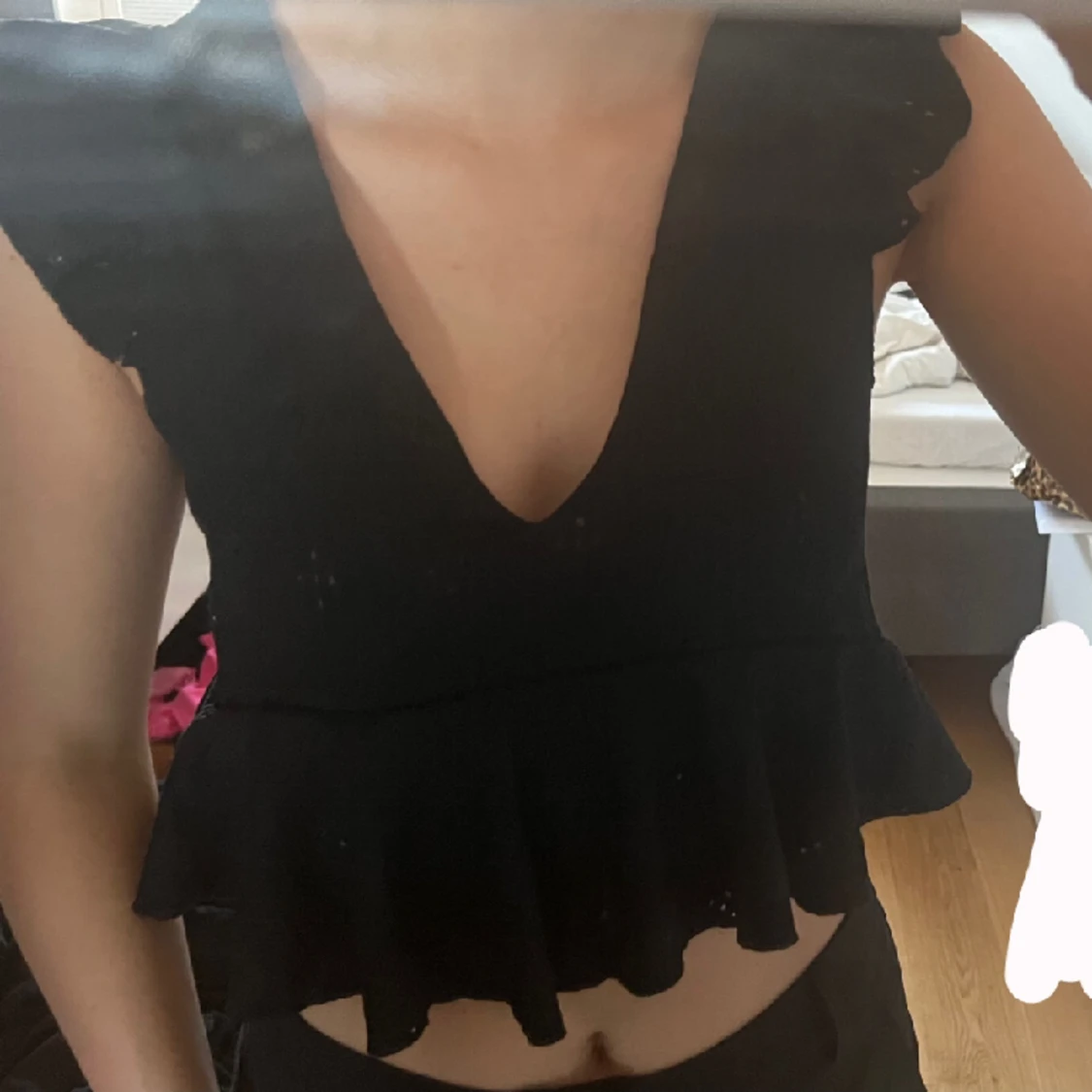 Fin svart volangtopp