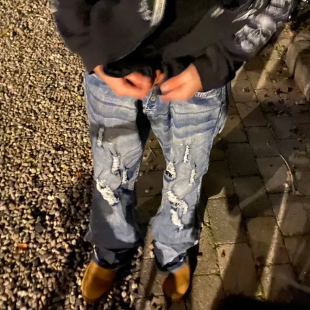 asfeta washed drain jeans med bootcut passform, skitsnygga och bra kvalité men kommer tyvärr inte till användning. pris kan diskuteras!. Jeans & Byxor.