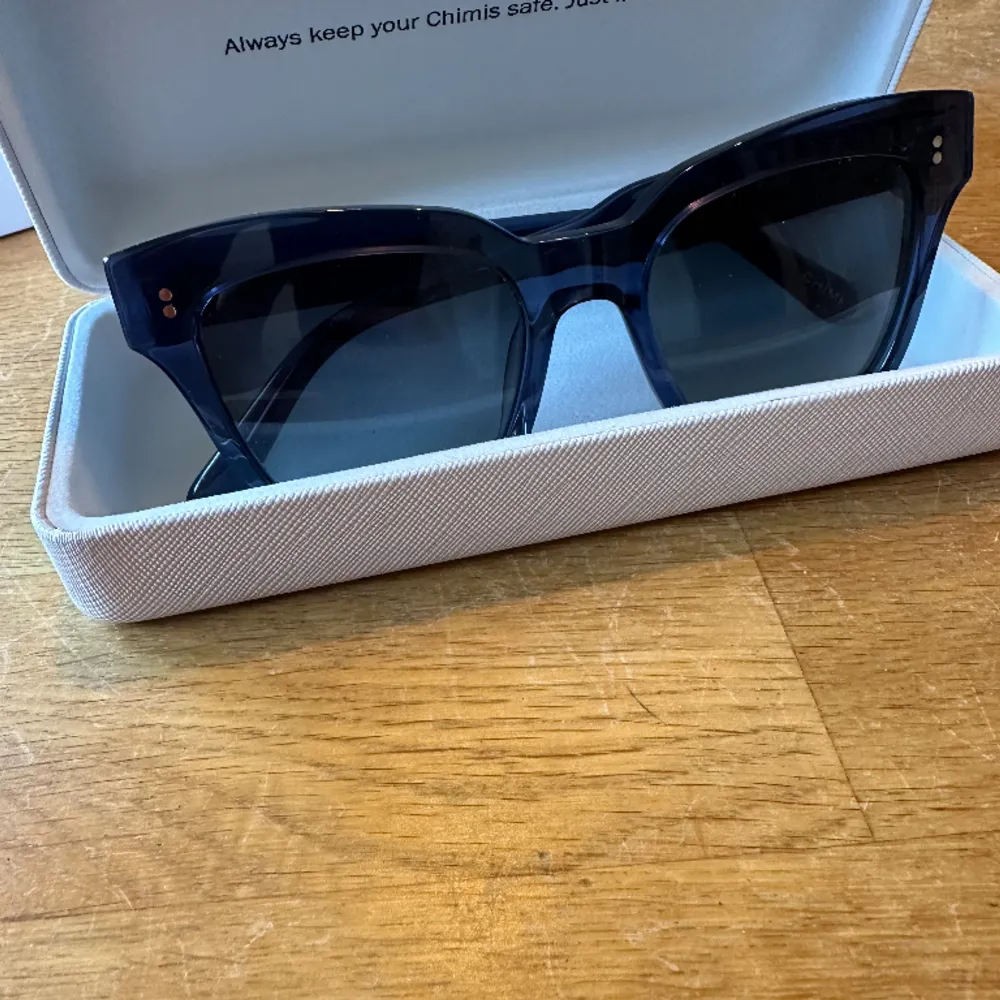 Chimi solglasögon, Blue 07. Aldrig använda. 800kr + ev frakt. Kan mötas upp i Norrköping. Nypris 1250kr. Asusteet.