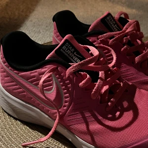 Nike skor - Nike star runner, endast använda några gånger. Frakt tillkommer!