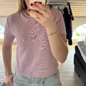 Zara tröja  - Det är inget mönster, bilden blev bara dålig🩷 Köparen står för frakten, använd gärna köp nu🩷