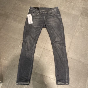 Dondup jeans - Feta dondups i modellen George. Storlek 29 inga defekter på dessa, dem är i bra skick och är väldigt fina. Köpta på United fashion