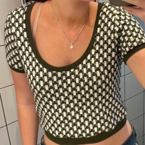 T-shirt  - Så fin T-shirt som är stickad/virkad! 