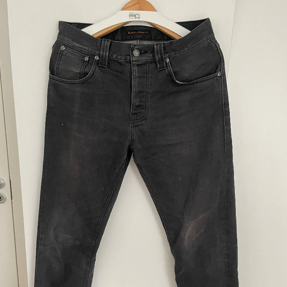 Tjena, jag säljer nu dessa nudie jeans i storlek 31W & 32L, nypris ligger på 1799kr.. Jeans & Byxor.