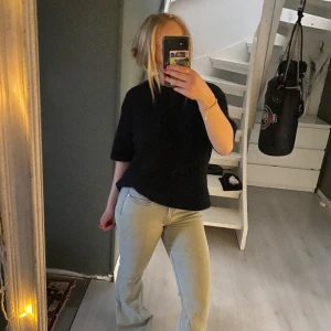 Weekday jeans :) - Säljes för 250 då ja tröttnat på de💞inte köpta för länge sen och knappt andvända, vill bara bli av me de så ja kan köpa nya:) 