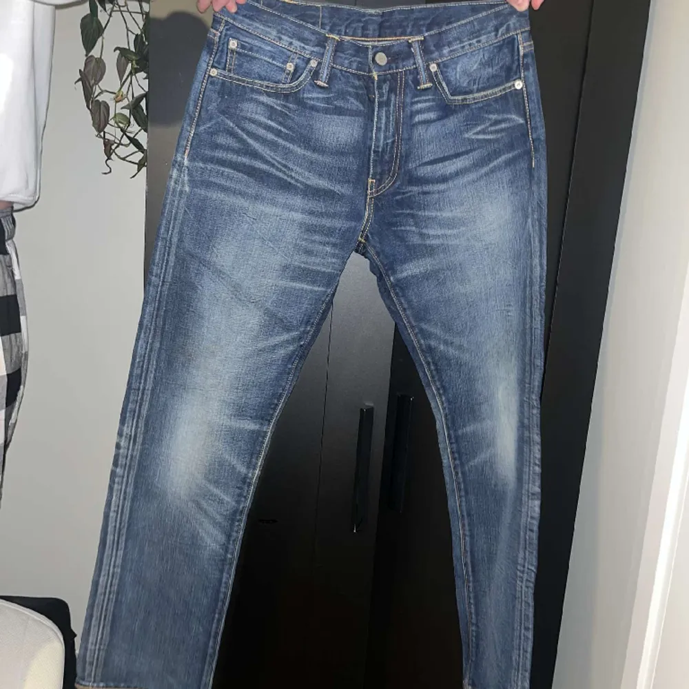 Säljer mina Levis jeans, kan va vintage för jag har ärvt dem av min farsa men e inte säker. STORLEK: W31 L32. Jeans & Byxor.