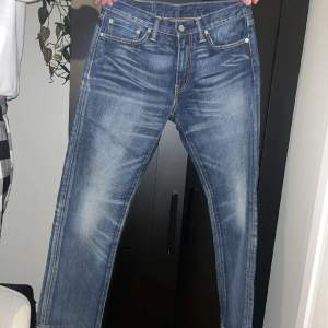 Säljer mina Levis jeans, kan va vintage för jag har ärvt dem av min farsa men e inte säker. STORLEK: W31 L32