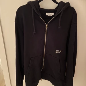 Replay zip Hoodie - Replay zip Hoodie i bra skick. Köpt i NK Göteborg.