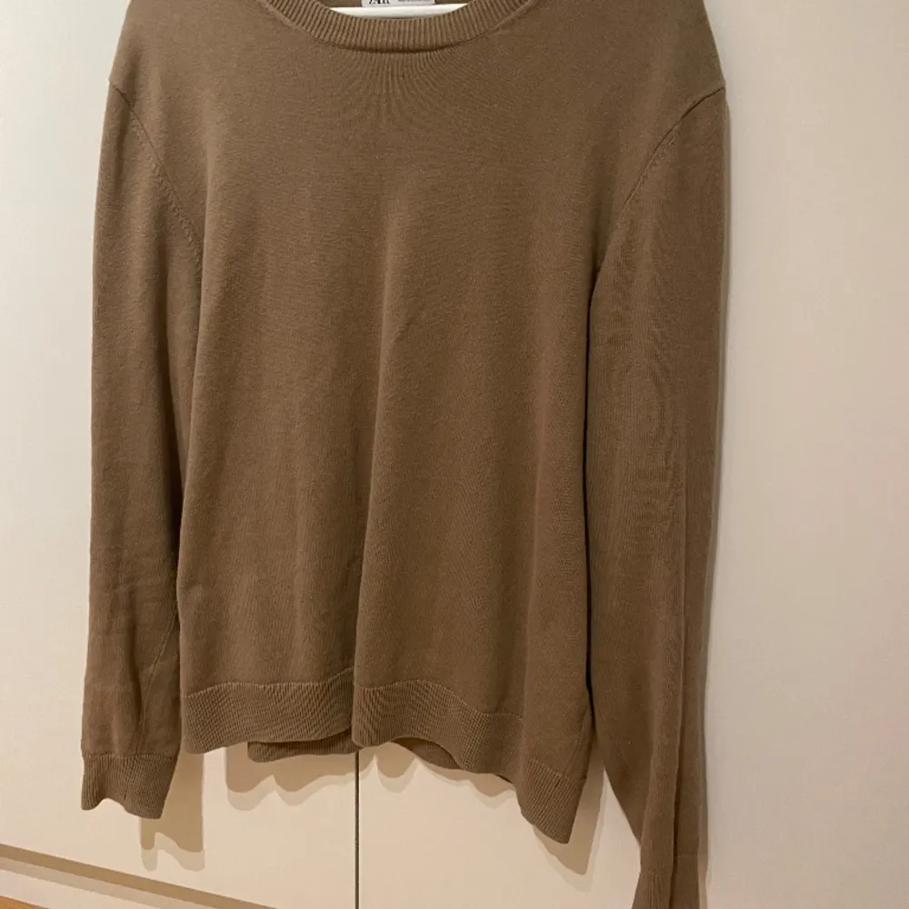 Säljer en denna ”merino ulls (ish)” tröja från zara Aldrig använd!  . Tröjor & Koftor.