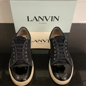 Lanvin  - Säljer dessa feta pjucks!! Skick 9/10 inte mycket tecken på använding. Bara hör av er vid funderingar!!😁