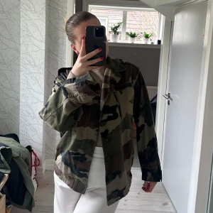 Armyjacka - Superfin jacka, sparsamt använd