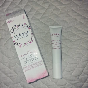 Ögonkräm - Helt oanvänd ögonkräm, säljes då den ej kommer till användning pga att jag använder en annan just nu🫶🏼