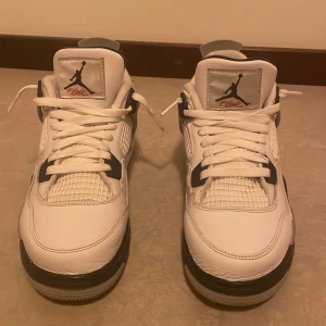 Jorden 4 Midnight navy - Bra kick använda 5-7 gånger storlek 39 Köpta för 4500 