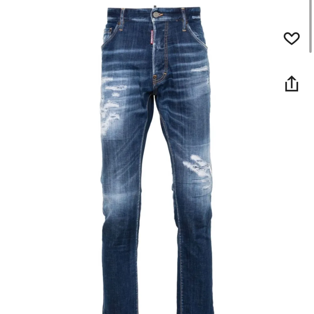 Säljer DSquared2 Jeans, endast använda ett fåtal gånger. | Skick 8/10 | Passar längd 170-185cm | Nypris ligger i nuläget runt 6500kr. Äkta såklart, inget og medföljer.  Har du några frågor kontakta gärna!💯. Jeans & Byxor.