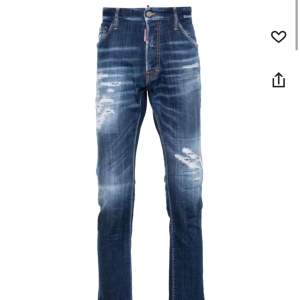 Säljer DSquared2 Jeans, endast använda ett fåtal gånger. | Skick 8/10 | Passar längd 170-185cm | Nypris ligger i nuläget runt 6500kr. Äkta såklart, inget og medföljer.  Har du några frågor kontakta gärna!💯