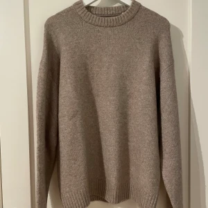 Jack&Jones tröja - Tja, säljer min Jack&Jones tröja pga att den är för stor. Orkade inte lämna tillbaka den så den har aldrig används. Jag köpte den för 499kr men säljer den för 250kr.
