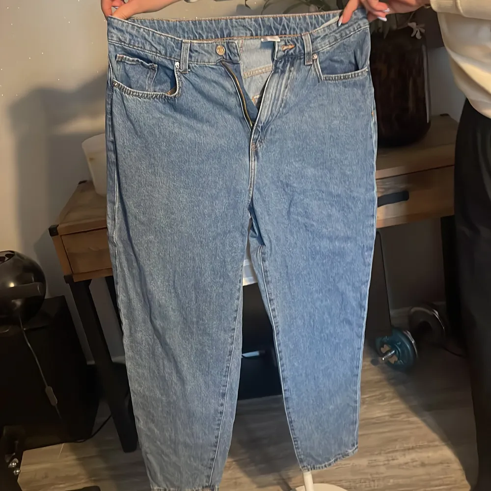 Fina mom jeans. . Jeans & Byxor.