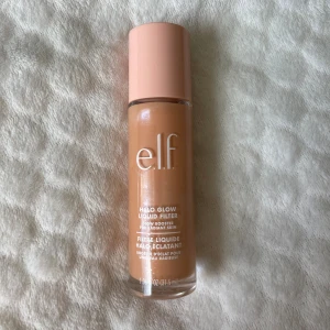 Foundation  - Säljer min helt nya elf foundation för den ät för mörk för mig 