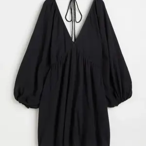 Svart klänning från H&M i strl S, nyskick 🖤Nypris: 400kr