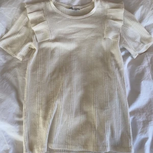 Tröja  - Här är en helt oanvänd tröja från Zara. 