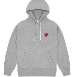 Söker - Söker en grå hoodie ifrån Comme des garcons i storlek S/xS