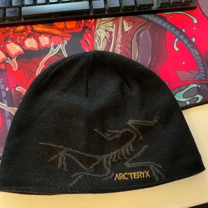 Arc’teryx Mössa Svart - Arc’teryx Mössa Pris och frakt går att diskuteras!  DM för fler bilder!