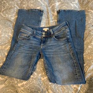 Gina Young jeans - Jätte bra skick. Väl omhändertagna.  Storlek 152. Får inte mycket användning av de längre. Skriv om ni har frågor!💕