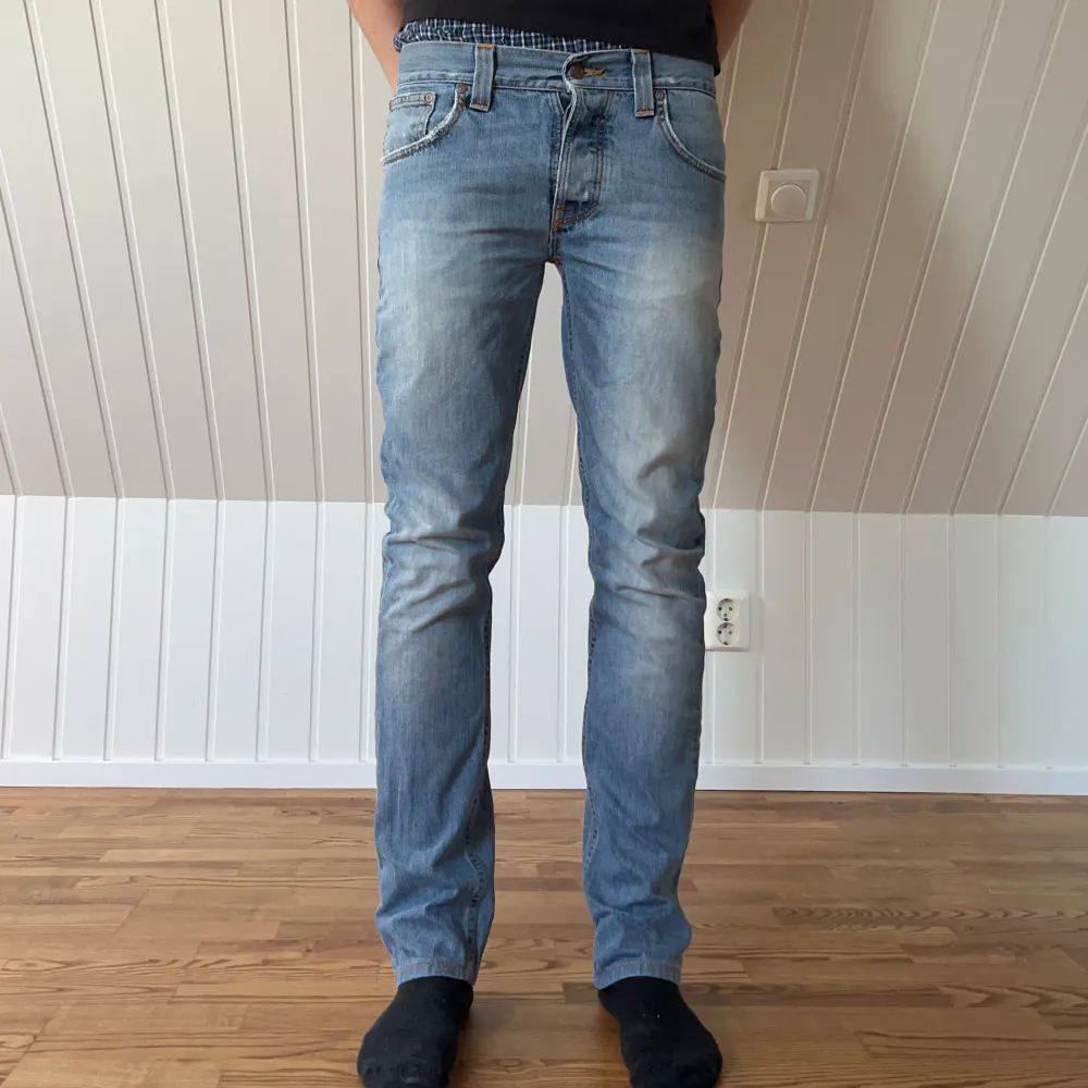 Säljer mina nudie jeans i modellen grim Tim i storlek 30/34. Passar också 30/32 . Jeans & Byxor.