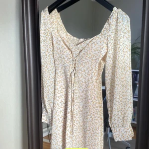 Adoore kläning - Säljer denna otroliga kläning från adoore💗tyvärr för lite för mig, sparsamt använd💗