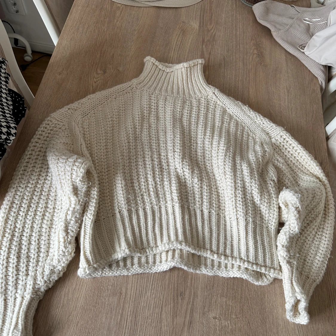 Vit stickad tröja