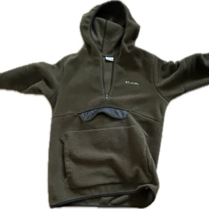 Columbia Fleece - Säljer denna snygga Columbia fleece då den inte passar. Den är knappt använd. Tveka inte att fråga om ni undrar något.