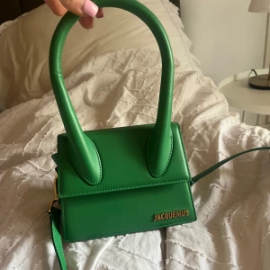 Jacquemus Le Chiquito  - Väldigt bra skick och dustbag ingår.