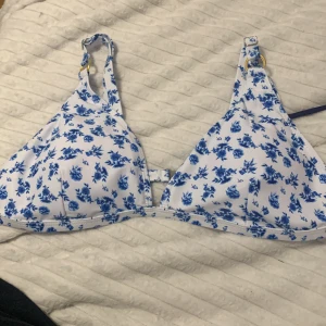 Bikini överdel  - Bikini överdel från SHEIN , säljer då den var för liten , aldrig använd