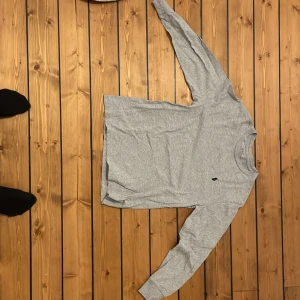 Ralph lauren tröja - Säljer denna snygga Polo Raulph Lauren tröja den är 10 av 10 skick och självklart äkta. Den kostar 600 kr som ny. Kontakta om du är intriserad. 