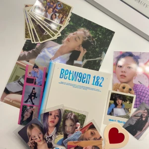 Twice Kpop album-Between 1&2 - I bra skick, köpt på oliveyoung! Allt på bilden medföljer,inklusive pre-order benefits 