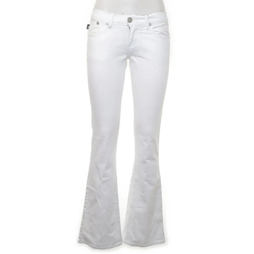 Vita jeans från Victoria Beckham köpta på sellpy💞. Jeans & Byxor.