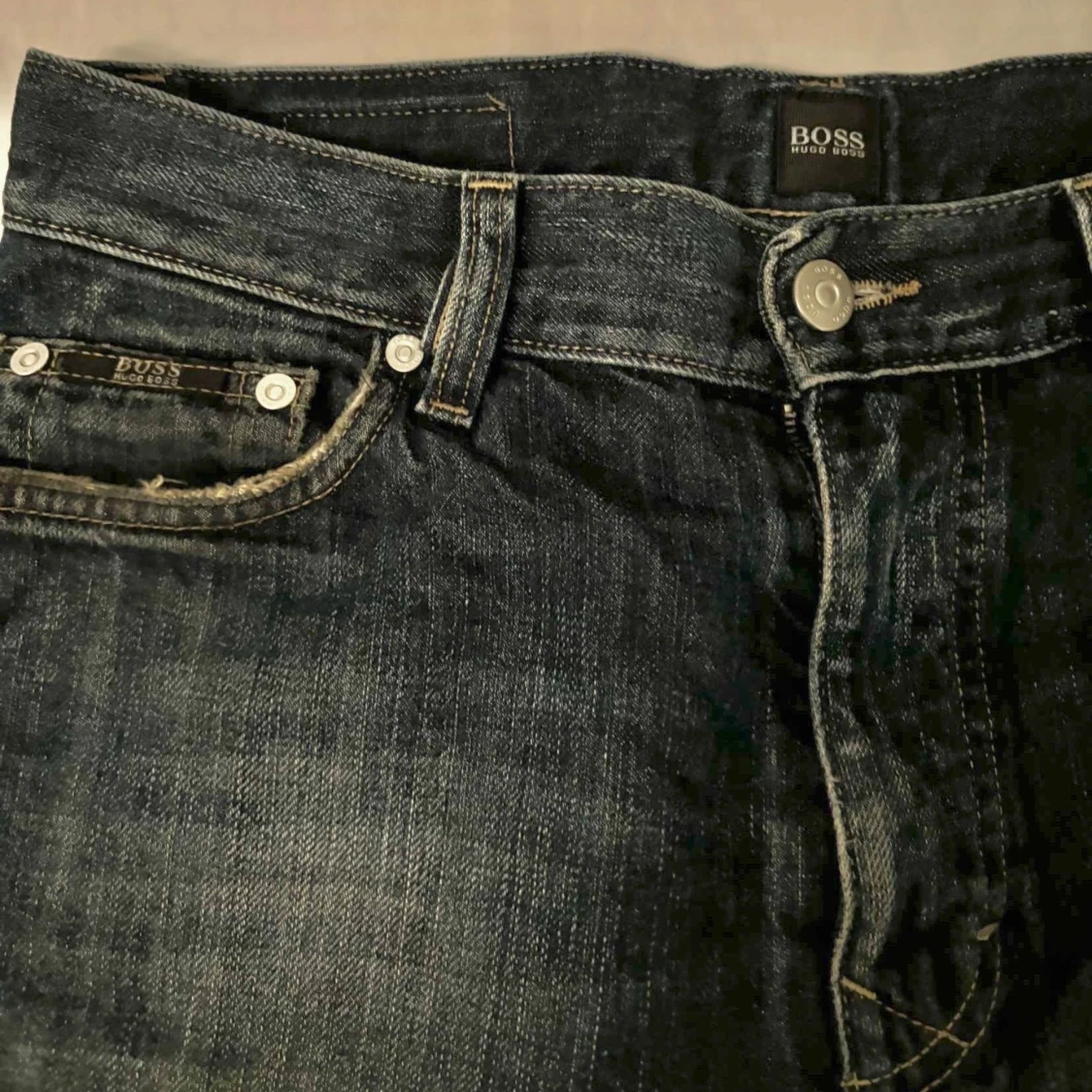 Hugo boss jeans    W30   L32 - 91