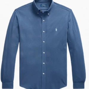 Polo Ralph Lauren skjorta  - Bra skick! Knappt använd, inga fläckar eller så. 