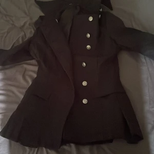 Vintage kavaj - Assnygg jacka nu till sommaren. Jackan har aldrig använts för att den var lite för liten. Priset kan diskuteras och frakten står på dig