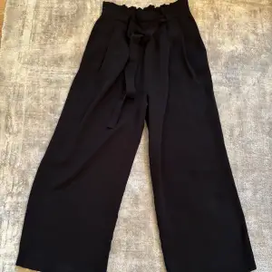 Breda Svarta kostymbyxor från Zara Storlek XS Kan hämtas Solna Stockholm 