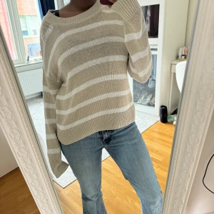 Randig stickad tröja  - Köpt på banana republic i usa💛💛