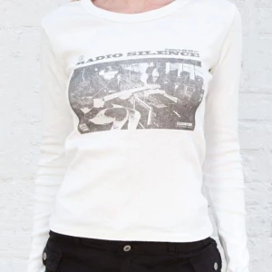 Brandy Melville långärmad tröja - Långärmad söt tröja från Brandy Melville. Använd några gånger men skicket är fortfarande som nytt. 