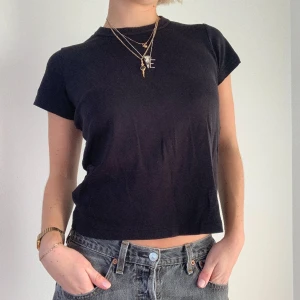 Svart t-shirt - Perfekt t-shirt från uniqlo. Kan inte bli bättre