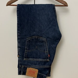 Levi’s jeans - Ett par Levi’s jeans som passar alla stilar. 