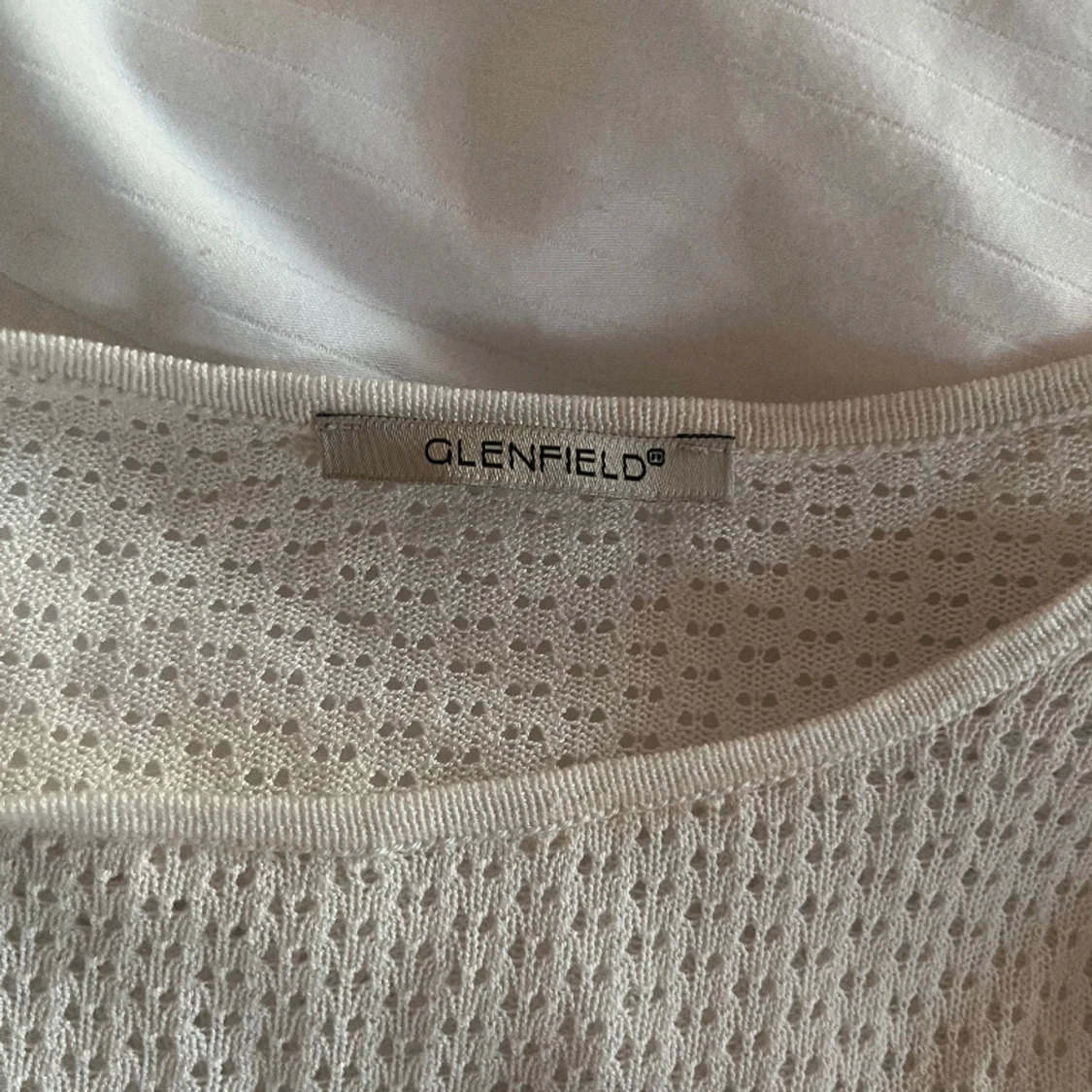 Långärmad vit tröja, mönstrad - 91