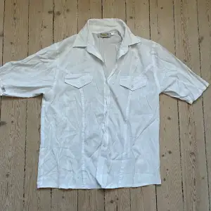 Jättefin vintage Lindex skjorta! Står ingen storlek men skulle säga att den är Medium✨