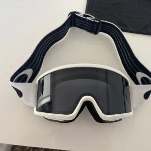 Oakley googles (skidglasögon) - Används endast en dag. Skick 10/10 Nypris 849kr Mitt pris 600kr 