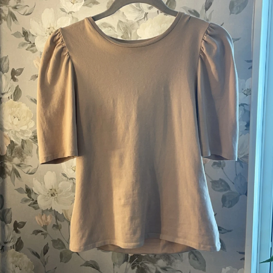 Beige blus/tröja - 90