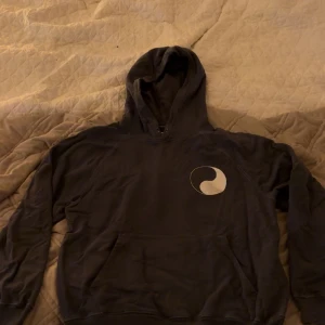 Our legacy work shop hoodie - Säljer den här asfeta our legacy workshop hoodien för brist på använding. Bra skick. Skön boxy fit. Pris går att diskutera.