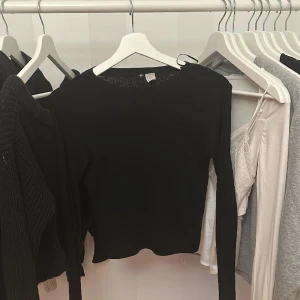 tröja - Basic svart tunn ”stickad” tröja som ej kommer till användning❤️